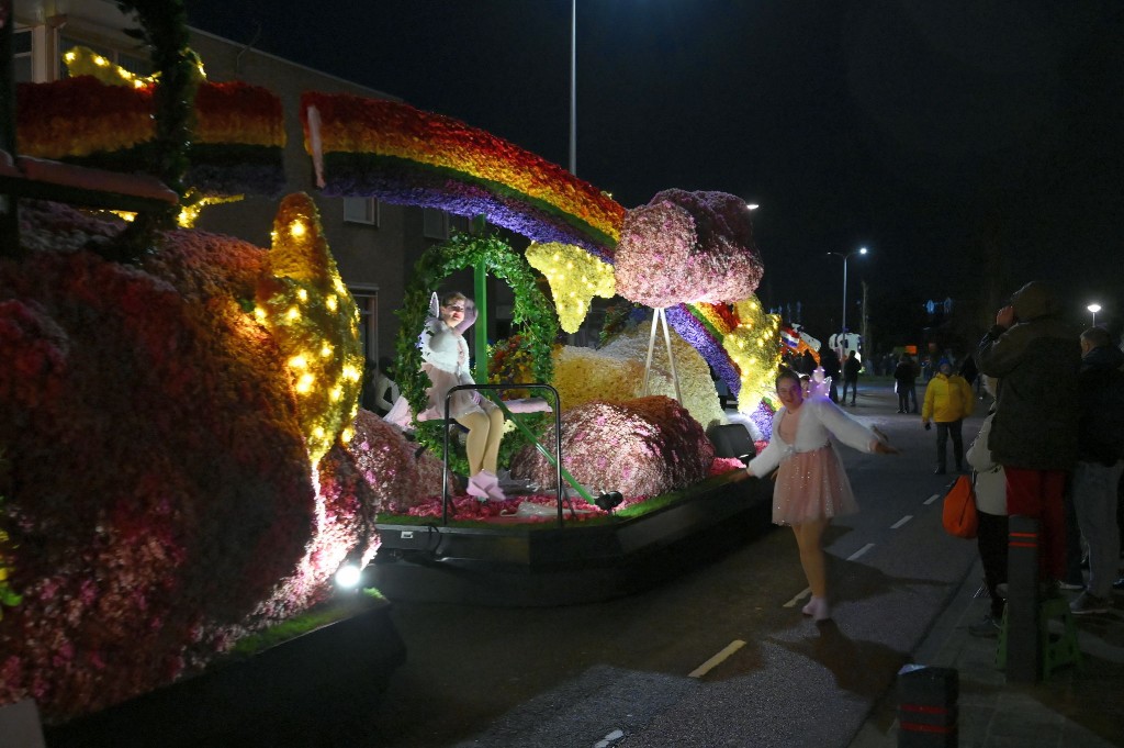 ../Images/Verlicht bloemencorso 2024 115.jpg